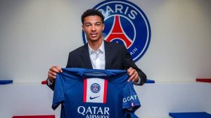 سان جيرمان يضم المهاجم إكيتيكي من رانس على سبيل الإعارة