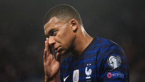 مبابي في مرمى الانتقادات مجددًا.. ميسي ومدرب البرازيل يواجهانه