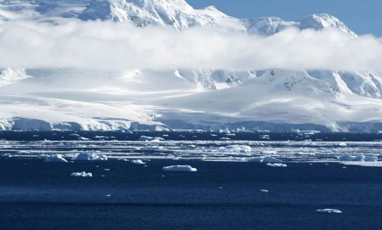 دراسة: انهيار الجروف الجليدية في القطب الجنوبي بأسرع مما كان يعتقد