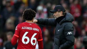 كلوب يدعم أرنولد بعد استبعاده من المنتخب: ظهير استثنائي