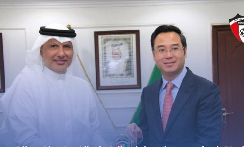 رئيس اتحاد الكرة عبدالله الشاهين وسفير فيتنام يستعرضان سبل التعاون الرياضي بين البلدين