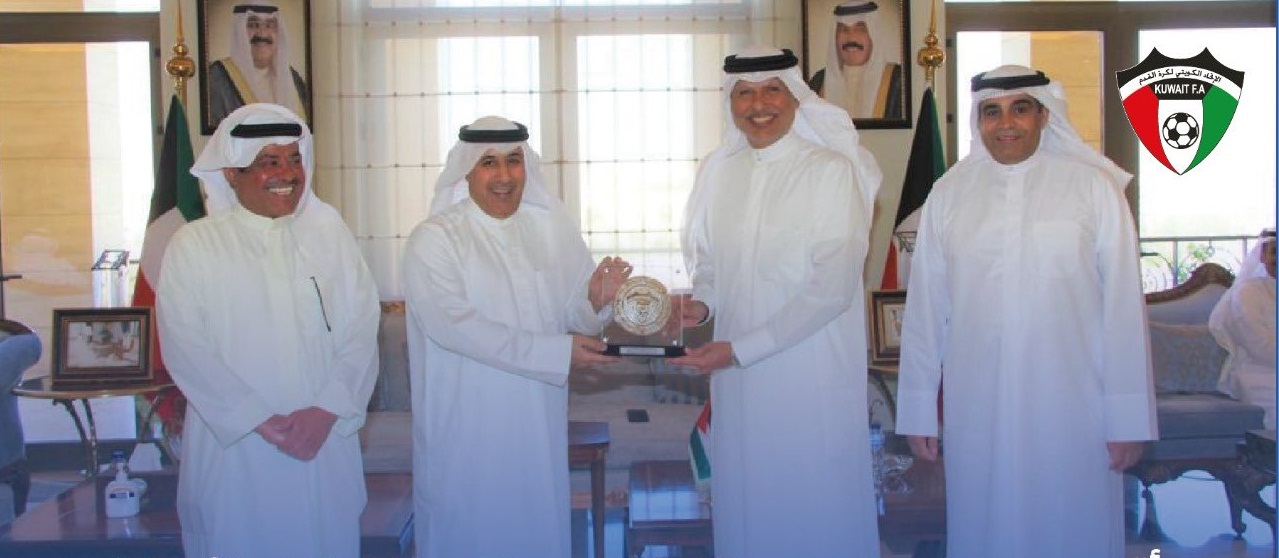 صور.. سفيرنا بالأردن يقيم مأدبة غداء احتفاءا بمجلس إدارة اتحاد الكرة برئاسة عبدالله الشاهين