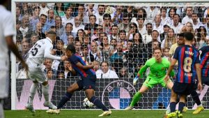 بسبب ريال مدريد وبرشلونة.. أندية إسبانيا تهدد بالإضراب