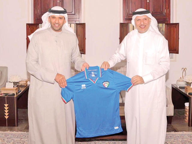 رئيس اتحاد الكرة عبدالله الشاهين يبحث مع بن خليفة أطر التعاون بين الاتحادين الشقيقين