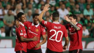 مانشستر يونايتد يفلت من فخ أومونيا نيقوسيا بصعوبة
                        
                            أفلت مانشستر يونايتد الإنجليزي من فخ مضيفه أومونيا نيقوسيا القبرصي، بعدما تغلب عليه 3 – 2، يوم الخميس، في الجولة الثالثة لمباريات المجموعة الخامسة من …