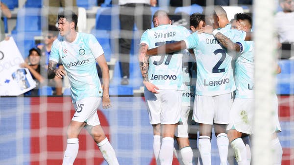 إنتر يستعد لبرشلونة بالفوز على ساسولو
                        
                            أحرز إيدن دزيكو هدفيه 100 و101 في دوري الدرجة الأولى الإيطالي لكرة القدم ليمنح إنتر ميلان الفوز 2-1 على مضيفه ساسولو يوم السبت.وشارك مهاجم البوسنة في …