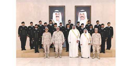 بالفيديو.. وزير الدفاع الشيخ عبدالله العلي قلّد كوكبة جديدة من الضباط رتبهم: سخّروا جهودكم لخدمة الكويت وكونوا مثالاً يحتذى في تصرفاتكم