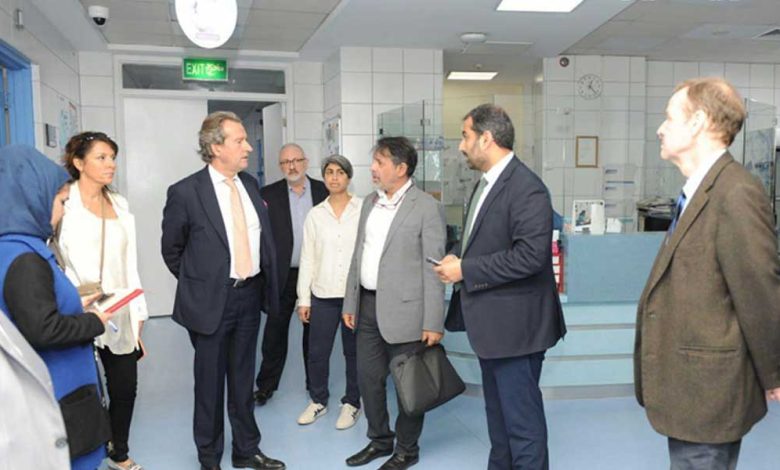 وفد المستشفى الفرنسي “غوستاف روسي” يزور مركز الكويت لمكافحة السرطان ويشيد بامكانياته