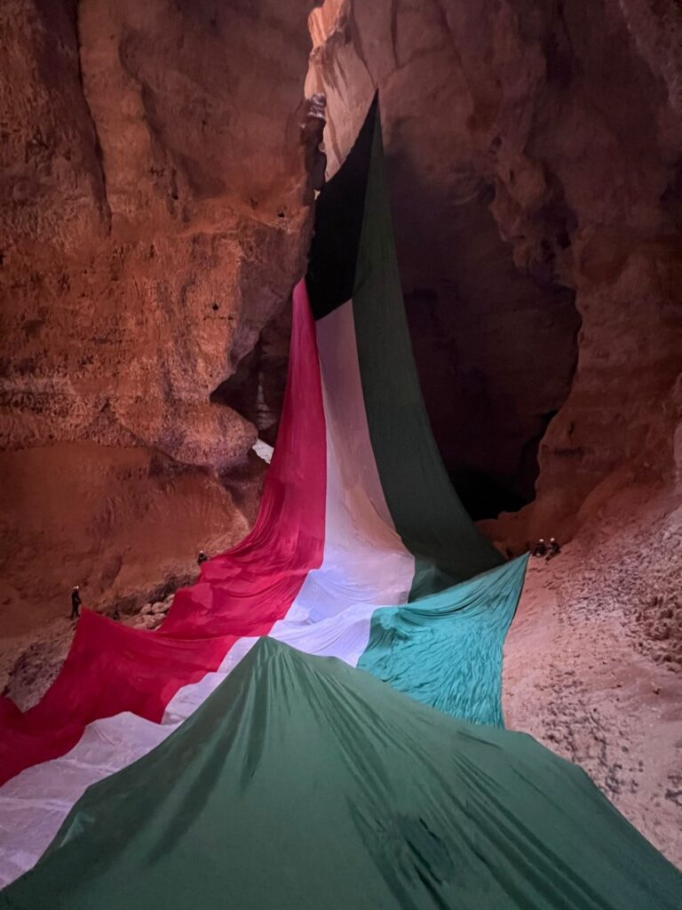 علم الكويت يسجل رقما قياسيا جديدا في موسوعة غينيس 2023