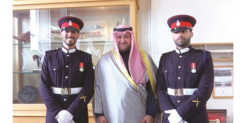 أكاديمية «ساندهيرست» العسكرية البريطانية تُكرِّم طالبين كويتيين بحضور الملك تشالز الثالث