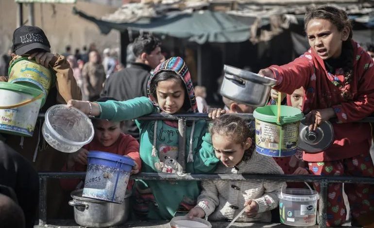 سكان غزة يواجهون أزمة غذاء
