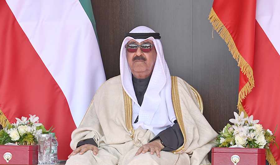 حضور سمو أمير البلاد ورعايته لحفل تخريج دفعة الطلبة الضباط الجامعيين