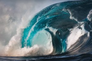 أكبر موجات الماء ي محيط الهادئ