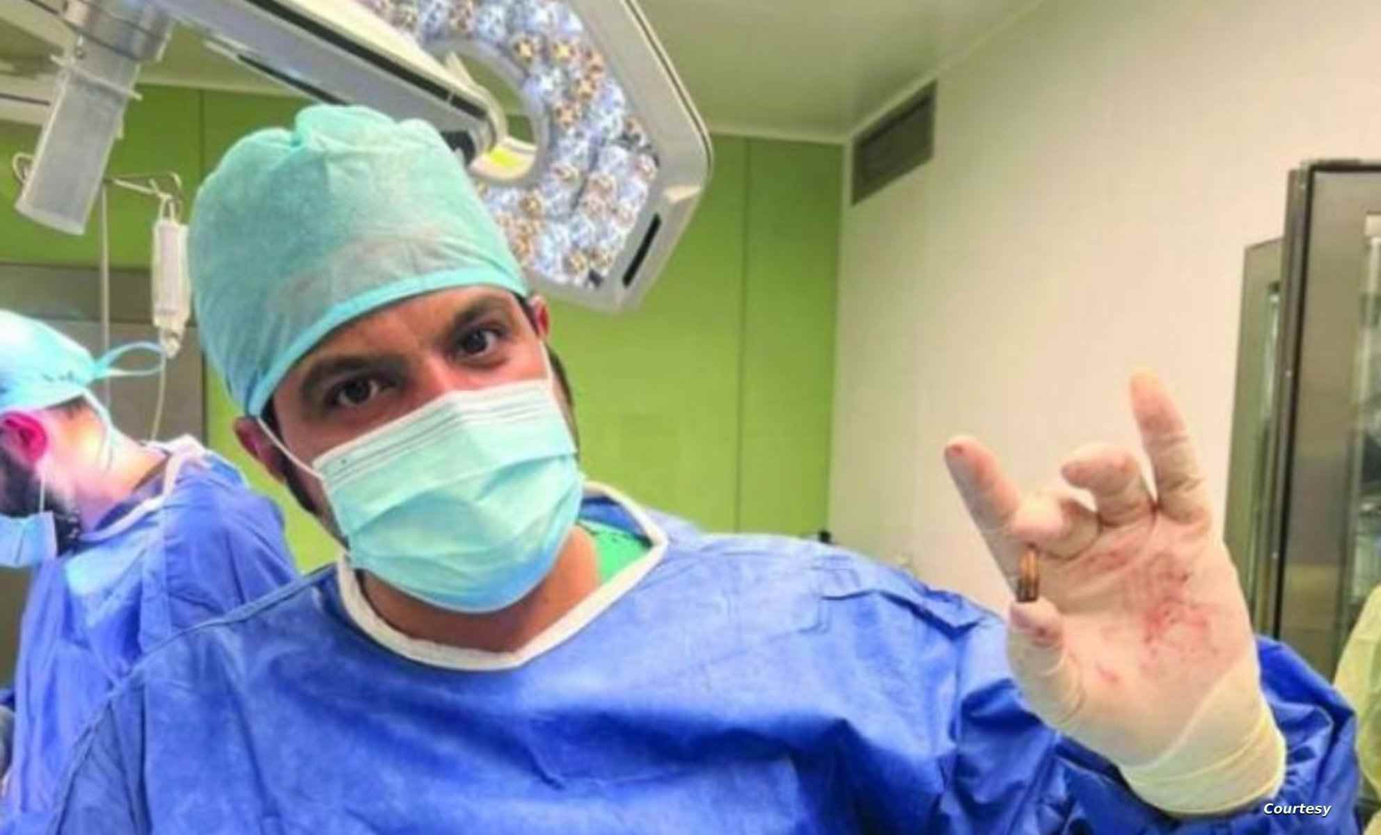 وزارة الصحة تتدخل؛ ضجة حول الدكتور حمد العنزي وصورة المريض المثيرة للجدل+ صورة و فيديو
