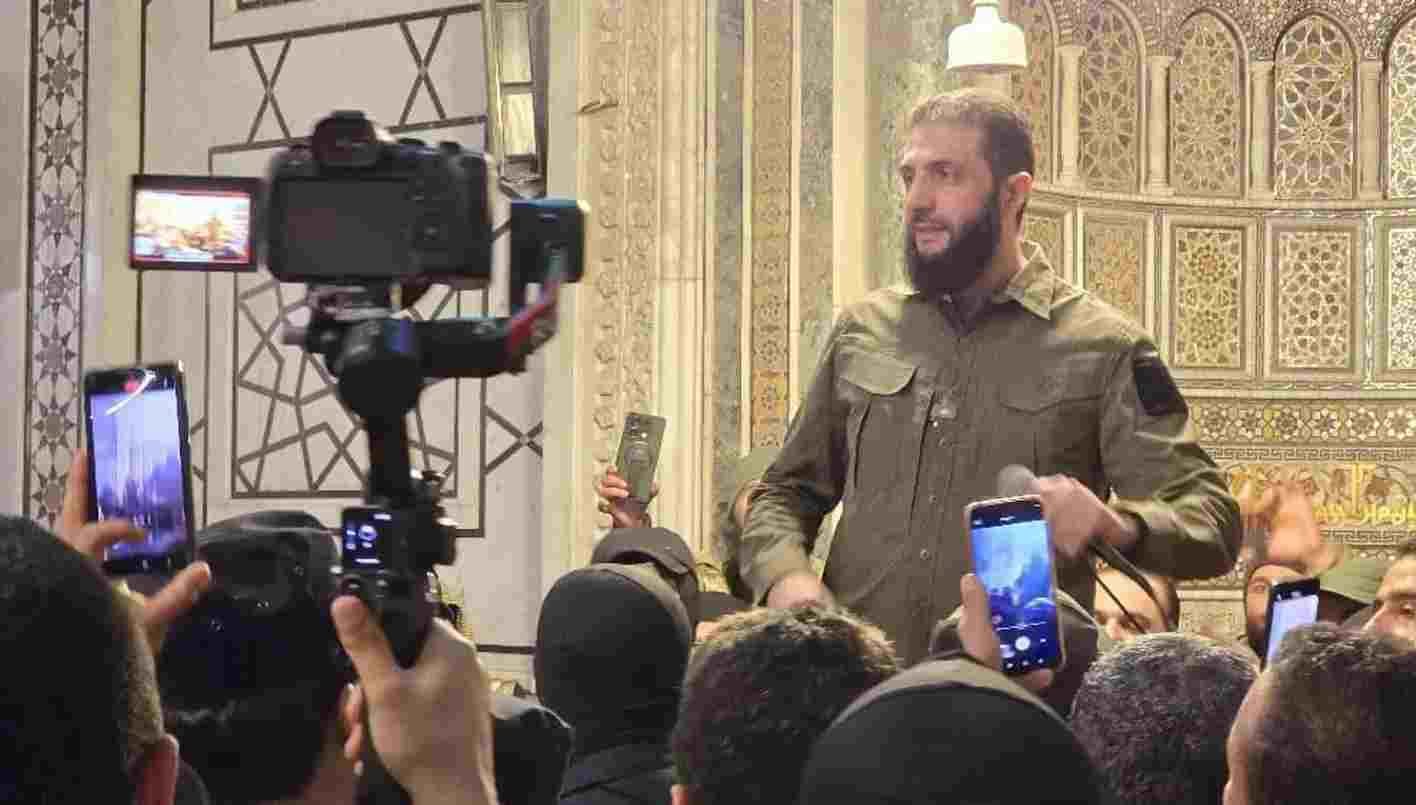 بالفيديو؛ لحظة دخول الجولاني إلى الجامع الأموي في دمشق!