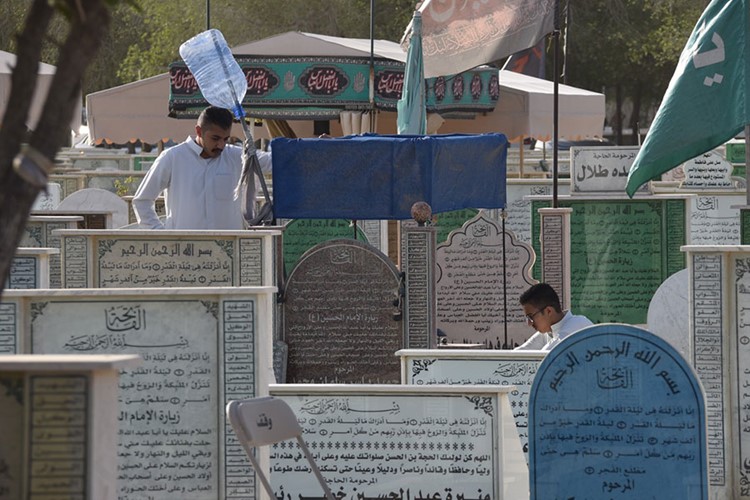 في ظل فرحة العيد.. قلوب تذكر الأحبة في المقابر الكويت