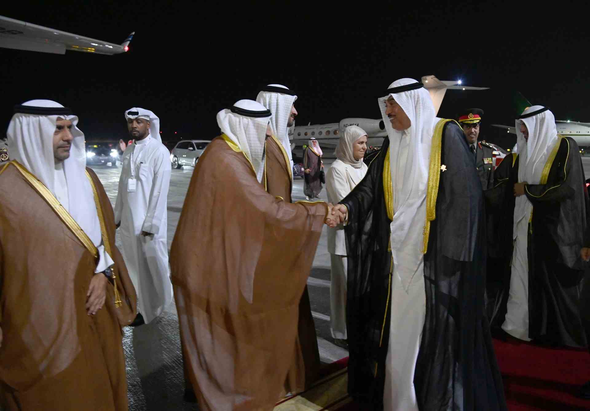 عودة ممثل سمو الأمير بعد المشاركة في القمة العربية الإسلامية بدولة قطر